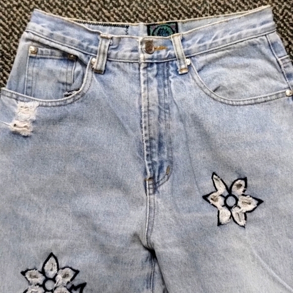 Vintage High Rise Zip Code Jeans Size 9/10 Heavily Distressed Flowers Mom jeans - Picture 3 of 17